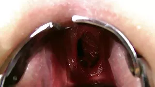 ٹوری لین پیٹیٹ ٹین ڈکوٹا اسکائی کو نیو اینل پلیزرز سکھاتی ہے۔