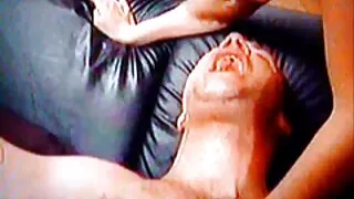 Bombshell BFFs Francys Belle اور Alexa Flexy نے گائیز GP1810 کے ساتھ ننگا ناچ سے پہلے گہری مفدوج کی