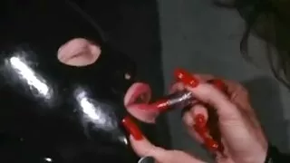 لینی گرے نے اپنے دوست کے بھائی کو بالکل نئے صوفے پر چود لیا!