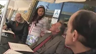 امیرہ ادارا کو اپنی پچھواڑے میں کچھ کالا سٹیل ملتا ہے۔