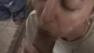 Gianna Nicole اس کے ASS میں ایک بڑا لنڈ لیتا ہے!